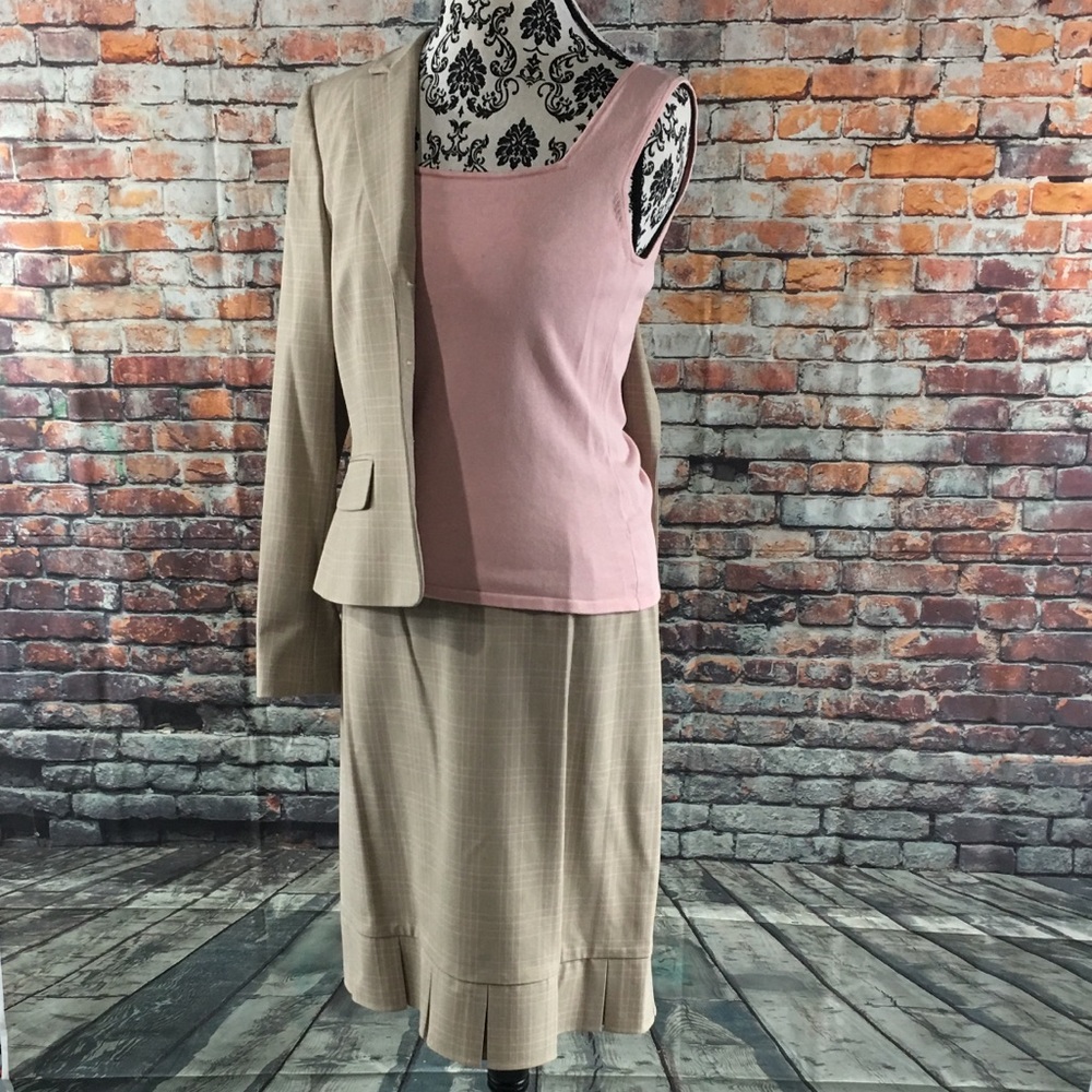 Tahari Arthur S. Levine 3-piece Suit set Size 10